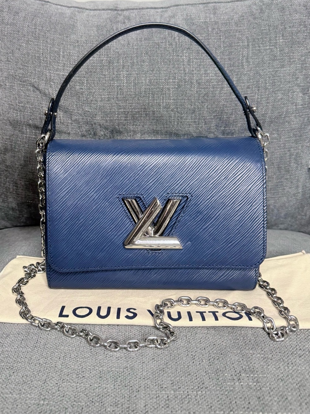 Louis Vuitton TWIST MM epi leather navy blue chain bag